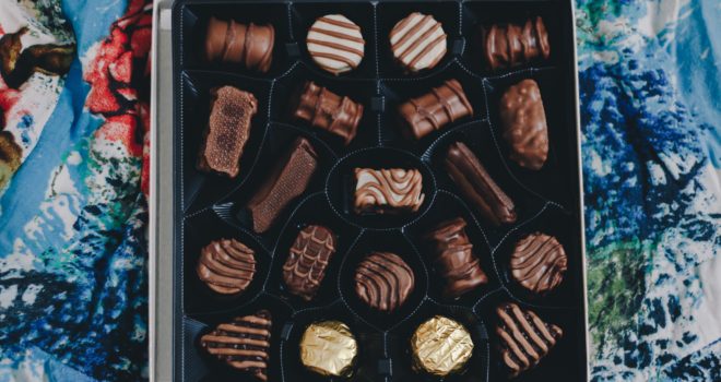 Triết học kh&ocirc;ng phải l&agrave; một chiếc hộp s&ocirc;c&ocirc;la